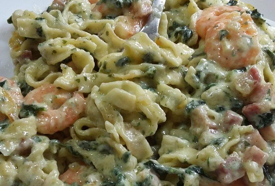 Ricetta Tagliatelle con spinaci e gamberetti