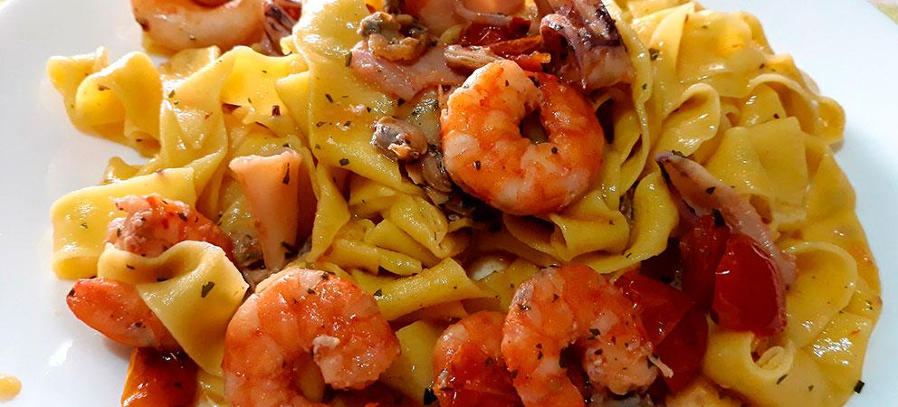 Tagliatelle al sugo di pesce