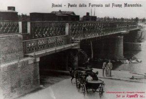 carrozza nel sottopassaggio sotto alla ferrovia a Rimini