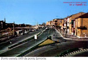 porto canale di Rimini visto dal ponte ferroviario nel 1975