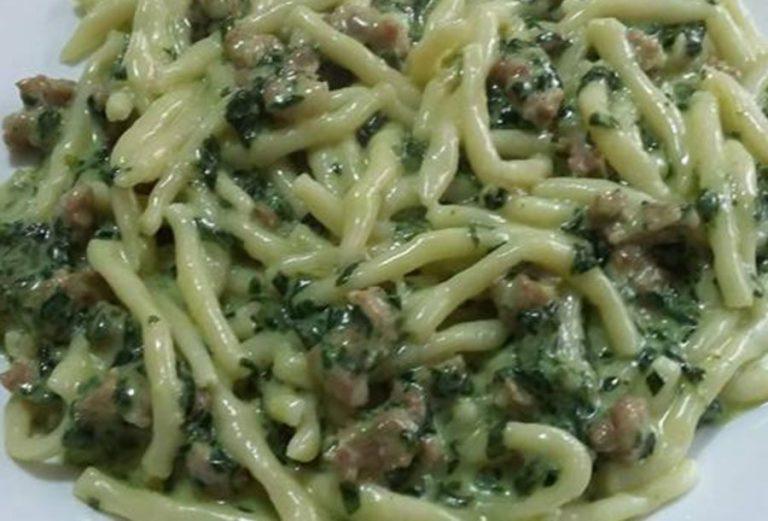 Strozzapreti con Salsiccia e Spinaci