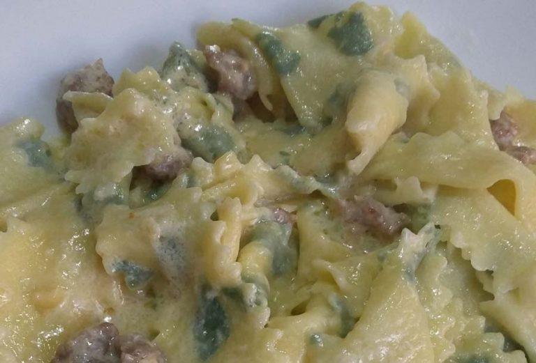 Pappardelle prezzemolate con la salsiccia