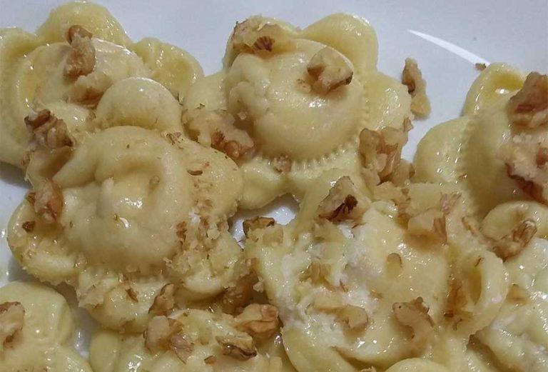 Ravioli di ricotta e noci