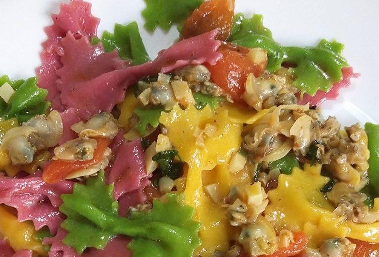 Farfalle Colorate con il sugo di Vongole