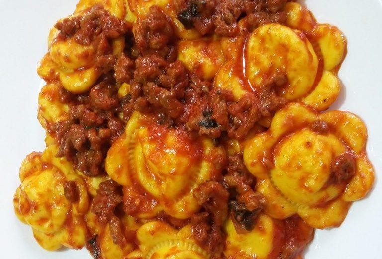 Ravioli Gialli con il Ragù