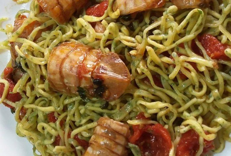 Tagliolini prezzemolati con il sugo di canocchie