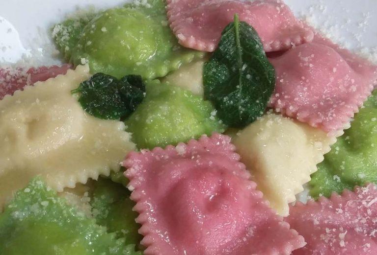 Ravioli di melanzane con burro e salvia