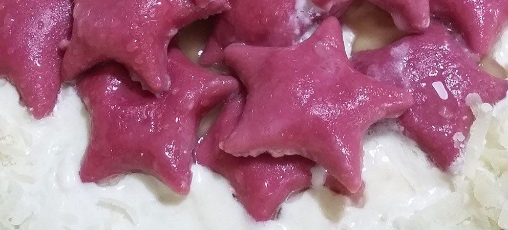 stelle-di-ravioli-su-fonduta-di-formaggio