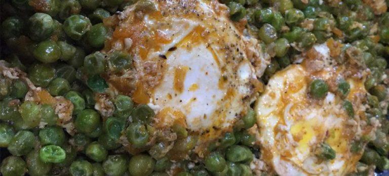 Uova in umido con piselli